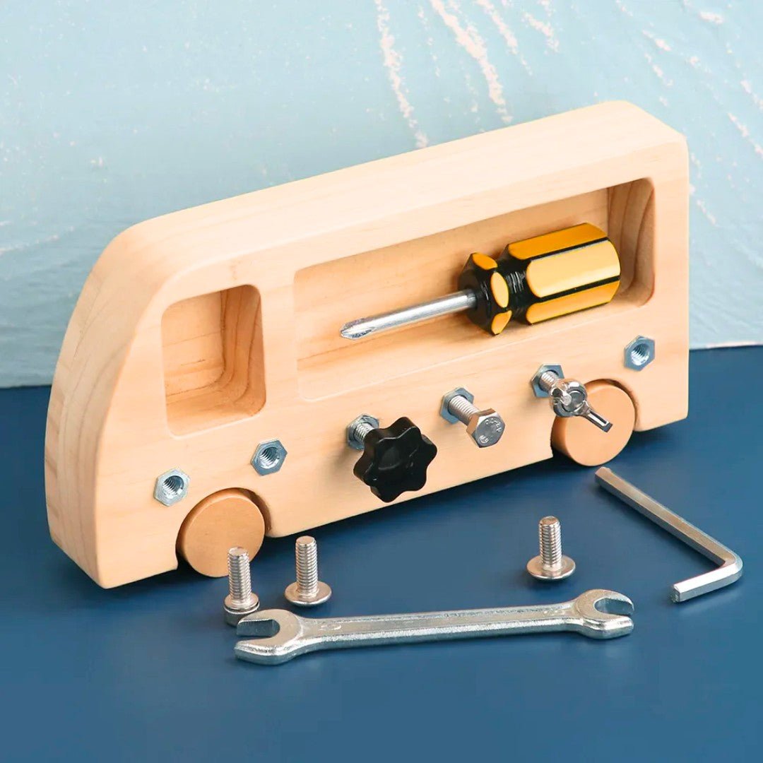 Jouet Montessori en bois en forme de bus avec outils réels pour visser et dévisser – apprentissage de la motricité fine et coordination main-œil