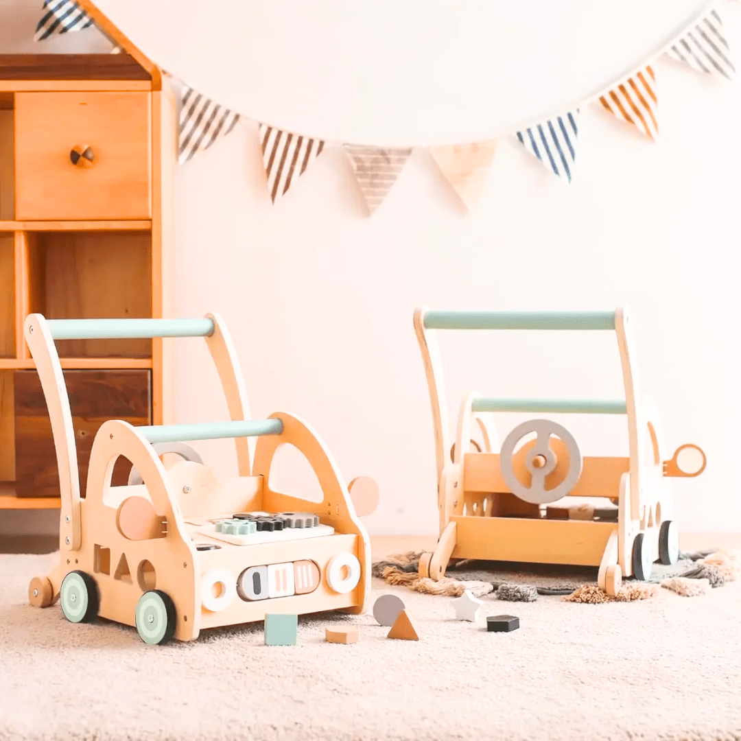 Chariot de marche Montessori en bois naturel avec formes géométriques à encastrer
