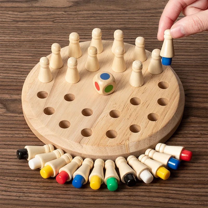 Plateau de jeu de mémoire en bois avec pions à embouts multicolores et dé assorti, conçu pour l’éveil des enfants