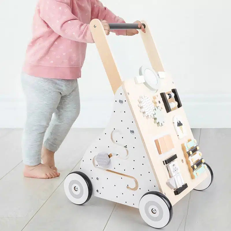 Chariot de marche : un indispensable pour aider votre bébé à faire ses premiers pas !