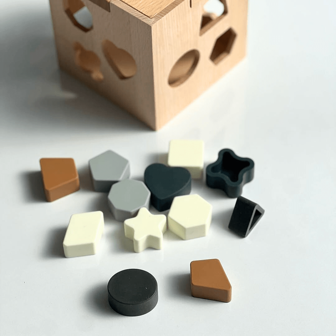 Cube à formes en bois