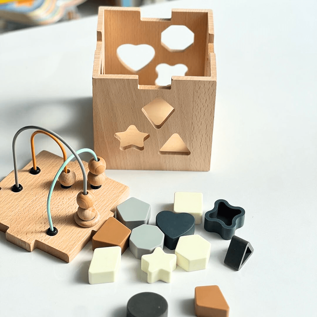 Cube à formes en bois