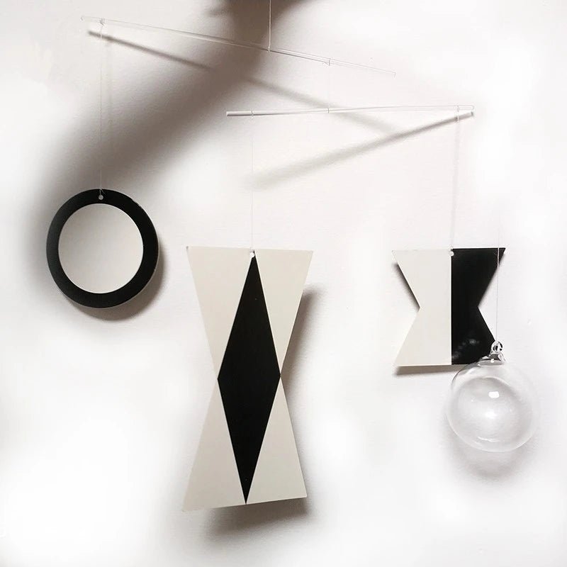 Mobile Munari – Mobile Montessori noir et blanc pour bébé