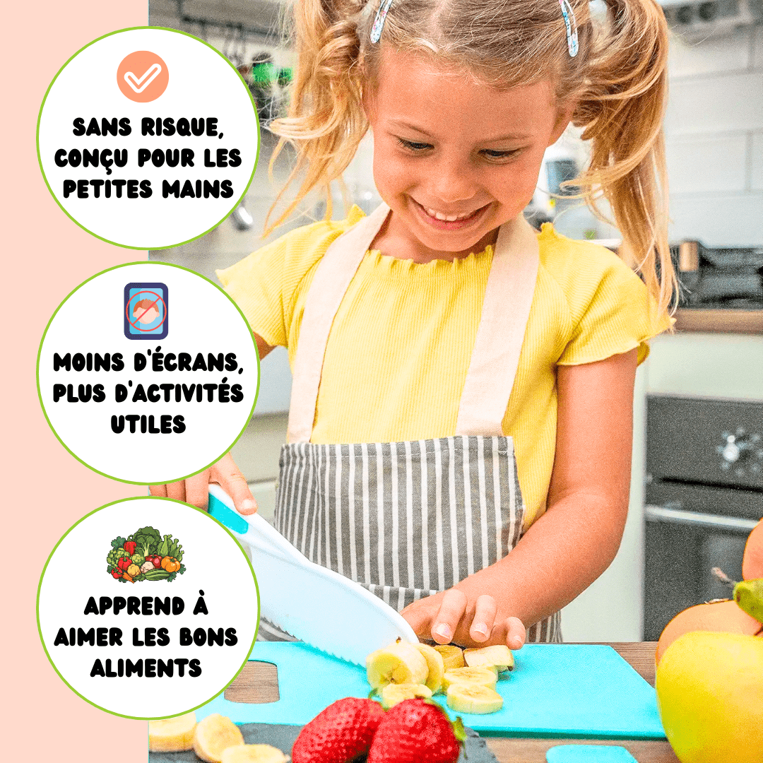 Petite fille souriante coupant une banane avec un couteau Montessori adapté aux enfants, illustrant une activité sans danger, loin des écrans et favorisant une alimentation saine.