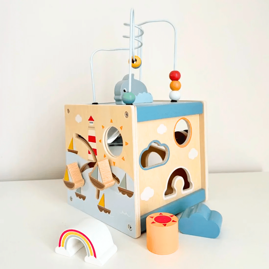 Cube d’activité pour bébé en bois