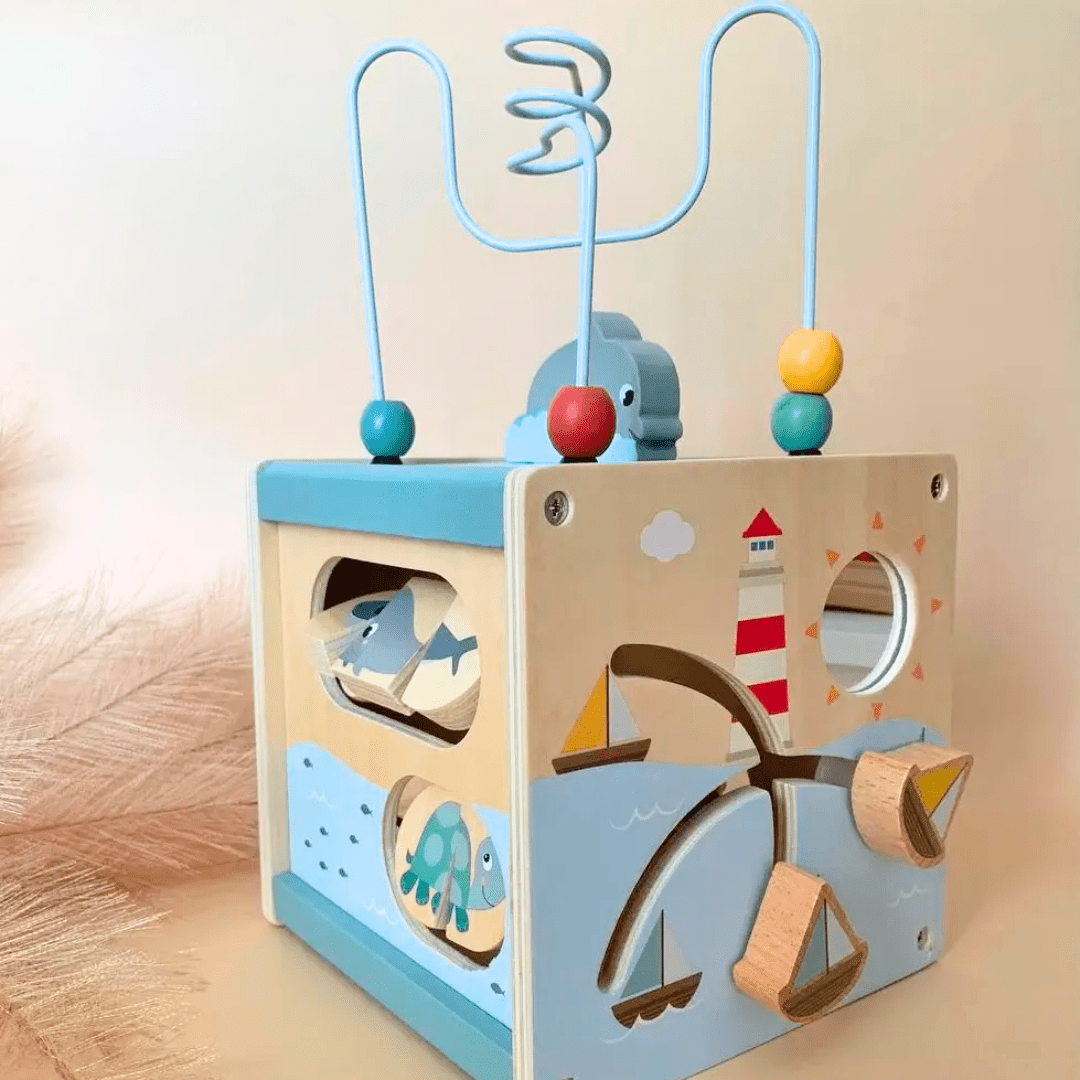 Cube d’activité pour bébé en bois