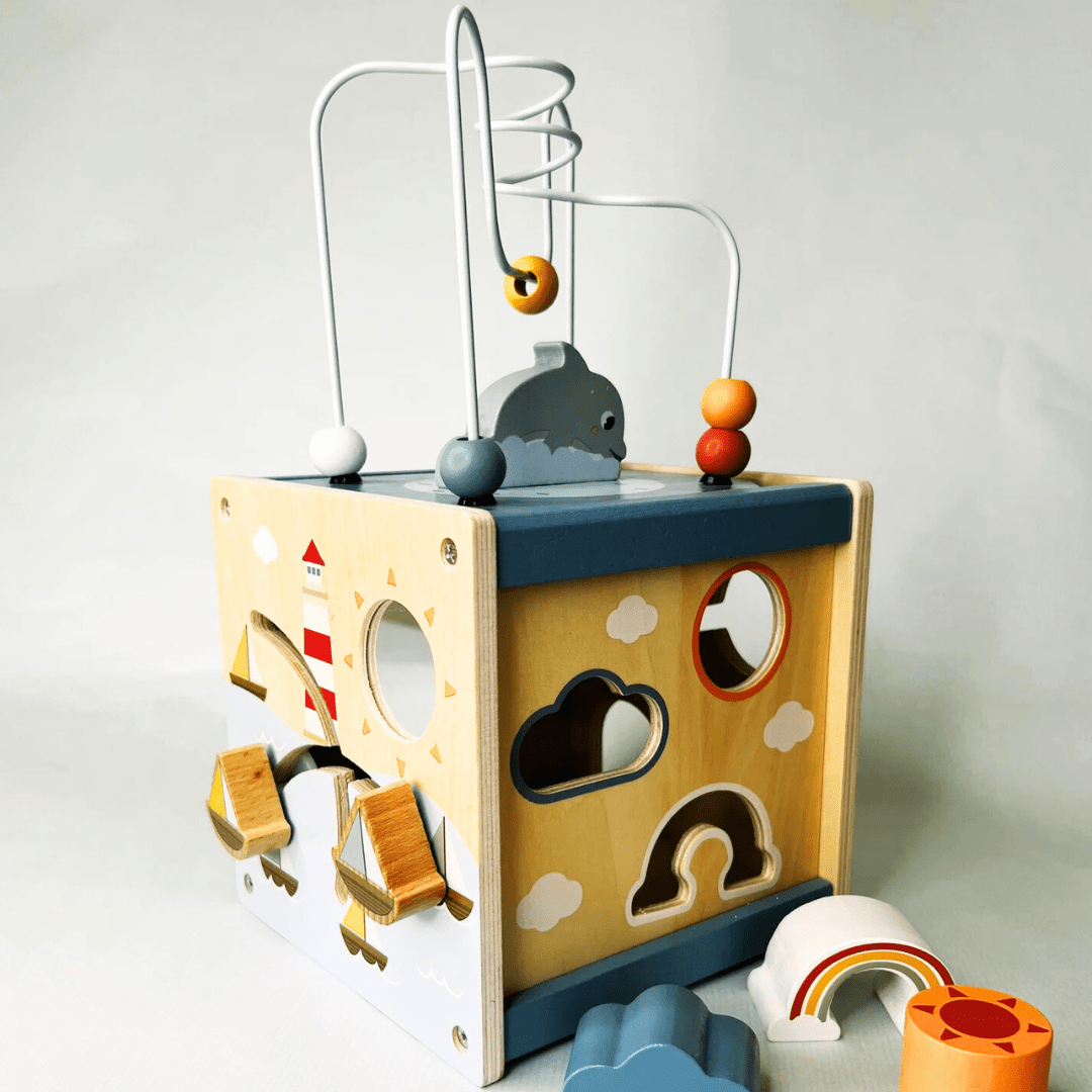 Cube d’activité pour bébé en bois