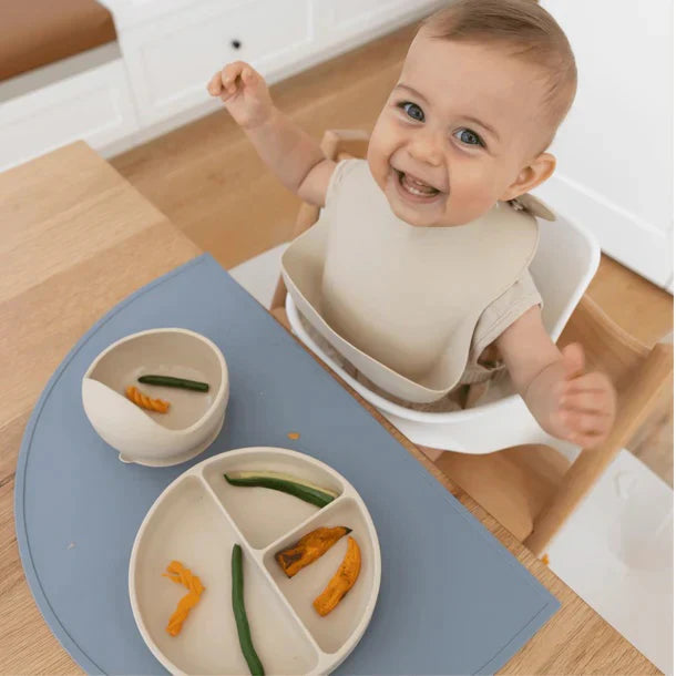 Apprendre à manger : couvert bébé Montessori