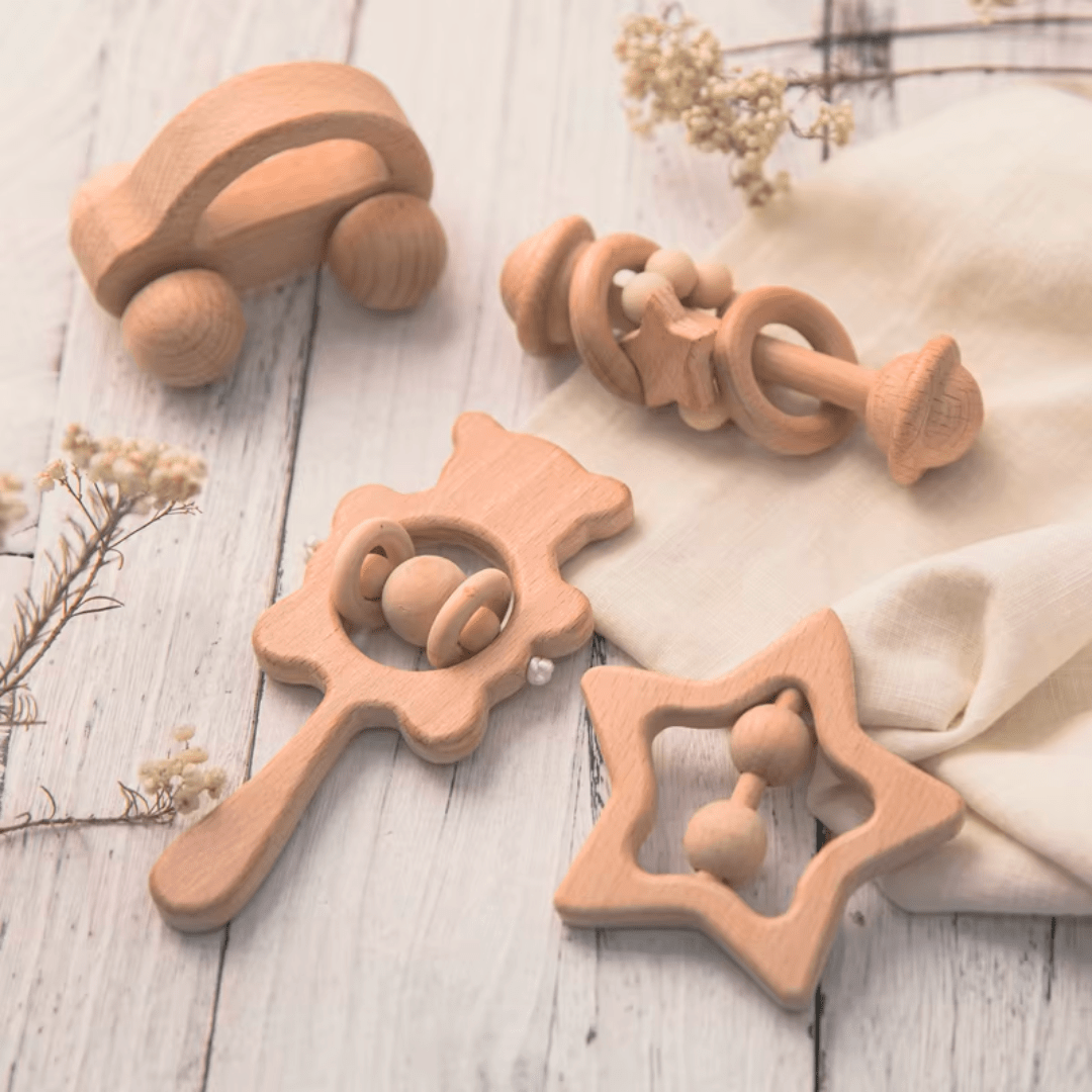 Hochets en bois pour bébé