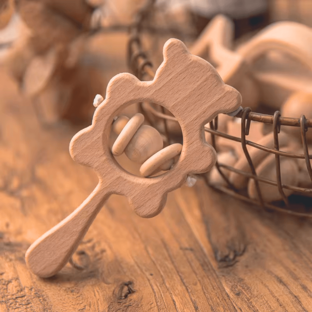 Hochets en bois pour bébé