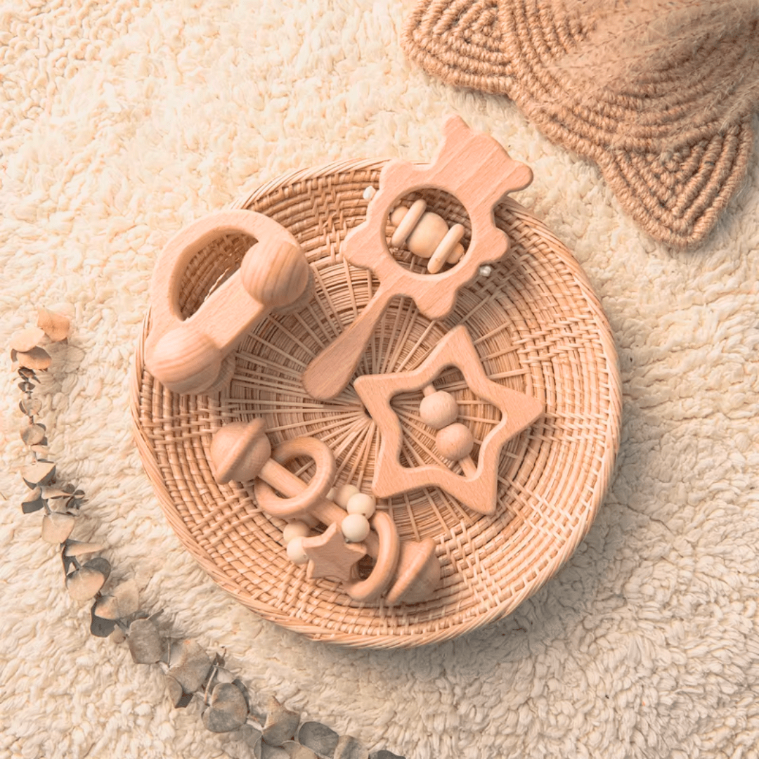 Hochets en bois pour bébé